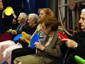 Fotografía en la que se puede ver un grupo de ancianas participando en nuestros programas